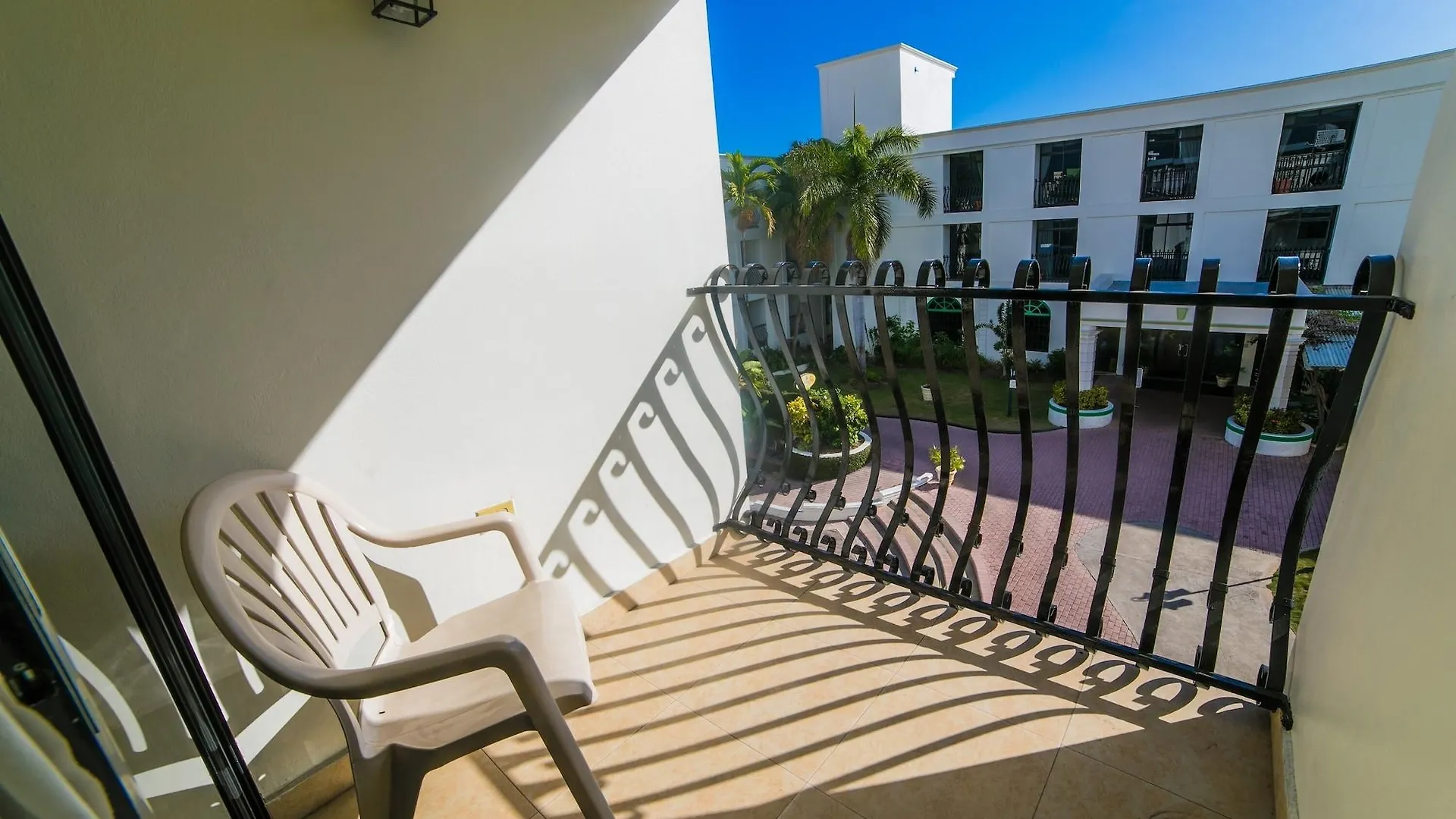 ***  The Knutsford Court Hotel Kingston Jamaica